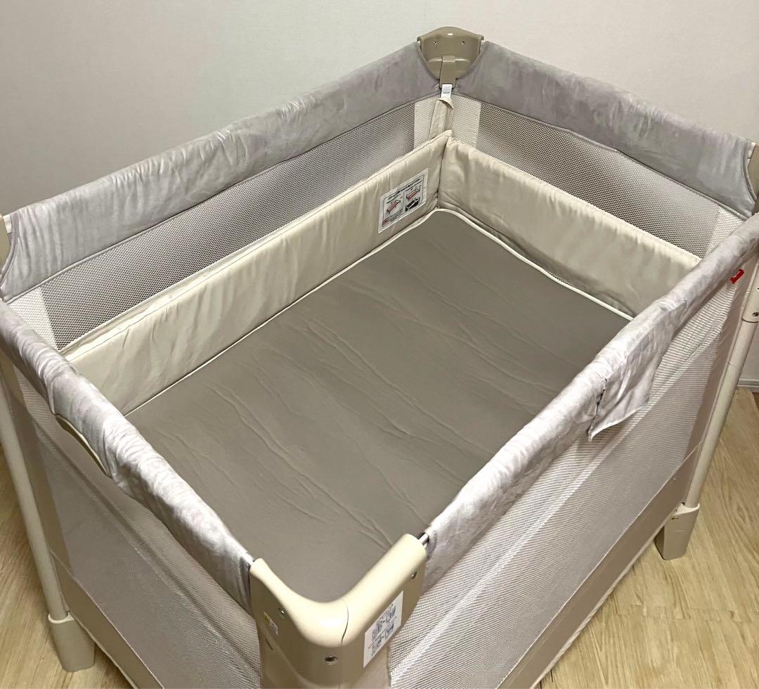 美品 送料無料 たためるベビーベッド ココネルエアープラス AB