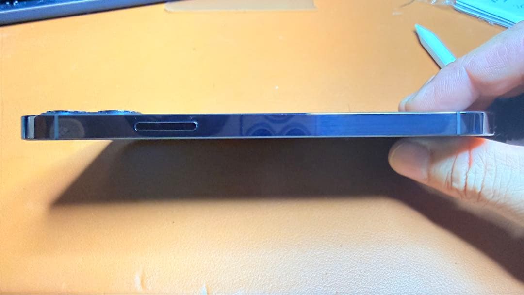 カナダ版画面新品iPhone 12 Pro グラファイト 本体　シャッター音無し