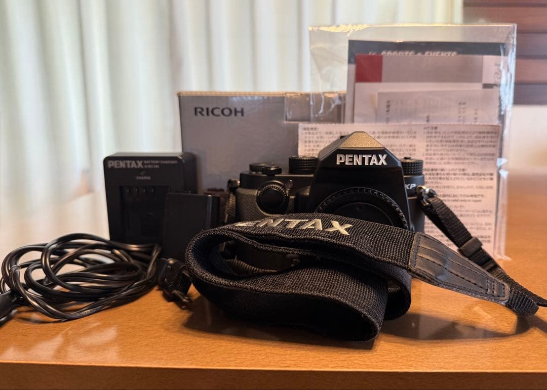 【美品】PENTAX KP ボディ ペンタックス　カメラバッグ付き　ショット少