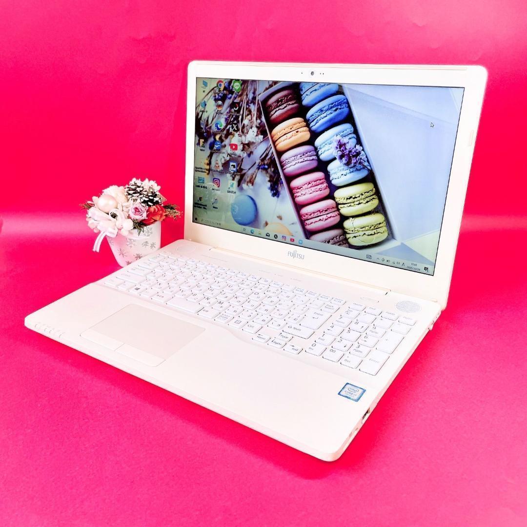 高性能Corei7✨️快適SSD薄型ノートパソコン✨️可愛いホワイト✨️カメラ付き
