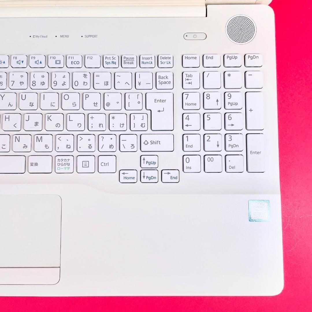 高性能Corei7✨️快適SSD薄型ノートパソコン✨️可愛いホワイト✨️カメラ付き