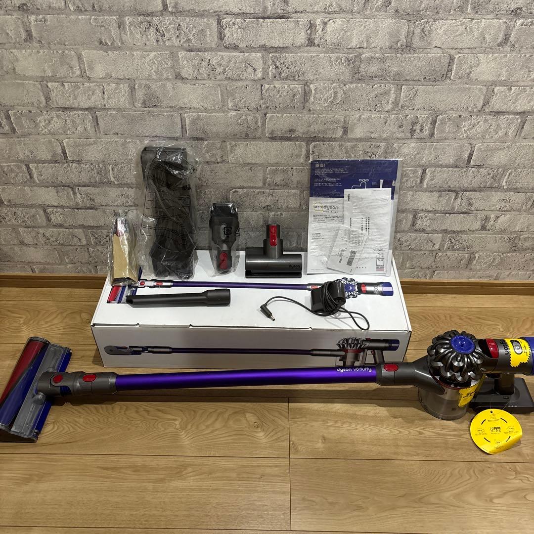 美品　dyson V8 Fluffy SV10K 未使用付属品あり