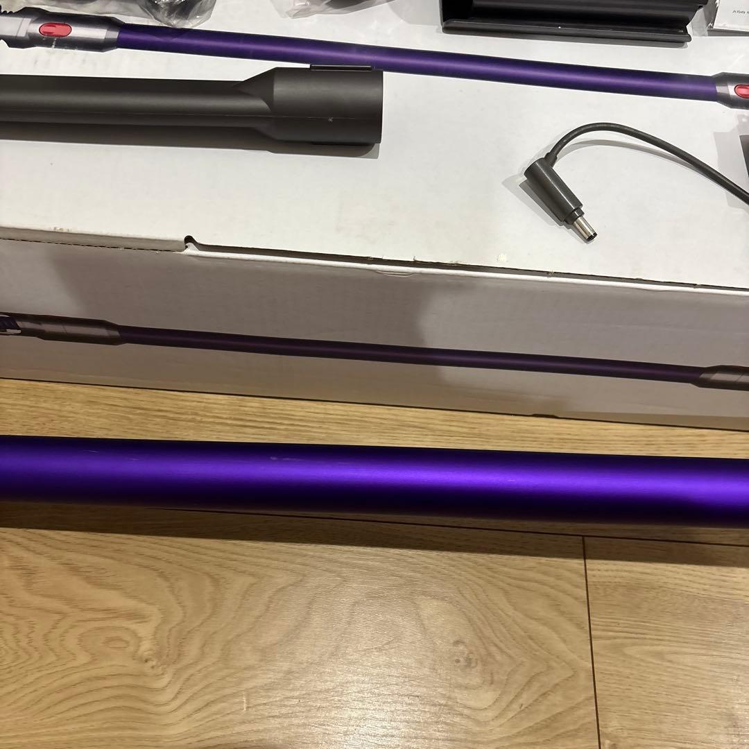 美品　dyson V8 Fluffy SV10K 未使用付属品あり