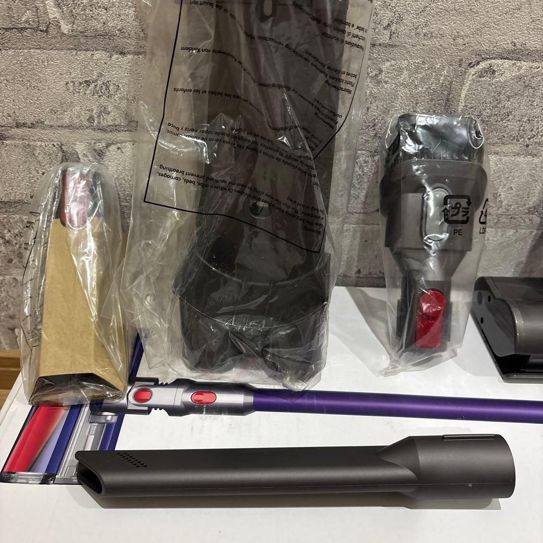 美品　dyson V8 Fluffy SV10K 未使用付属品あり
