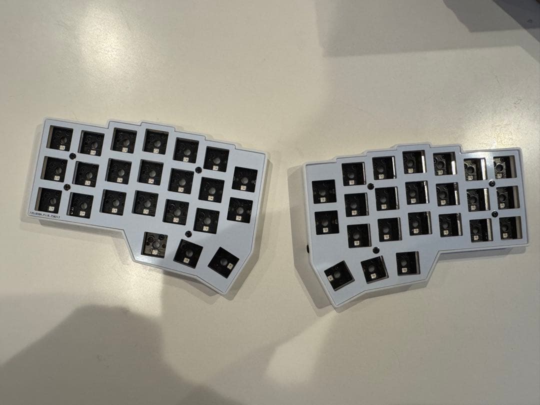 【新品】corne v4 cherry 白　keychron静音リニア　完成品