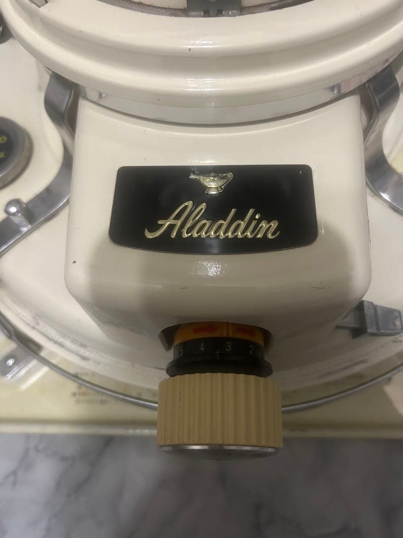 アラジンストーブ　クリーム色 暖房器具 ガラス窓付き