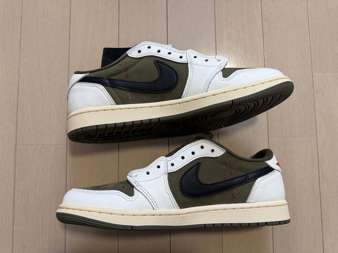 靴 Travis Scott x Nike Air Jordan 1 Low
