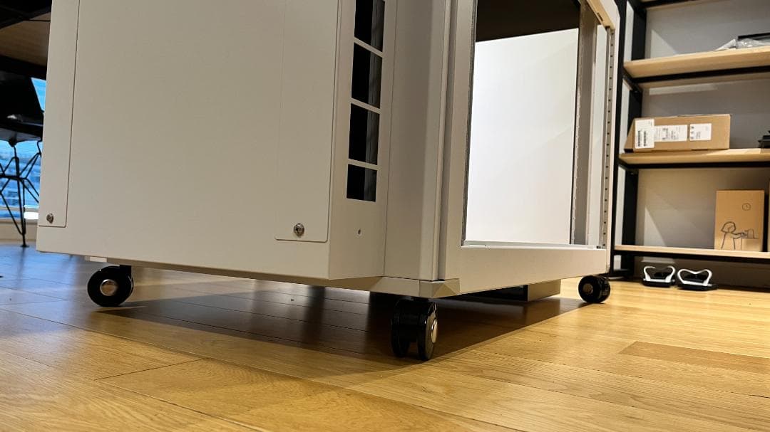 東京　直接引取　静音サーバーラック「W600×H669×D1,000」