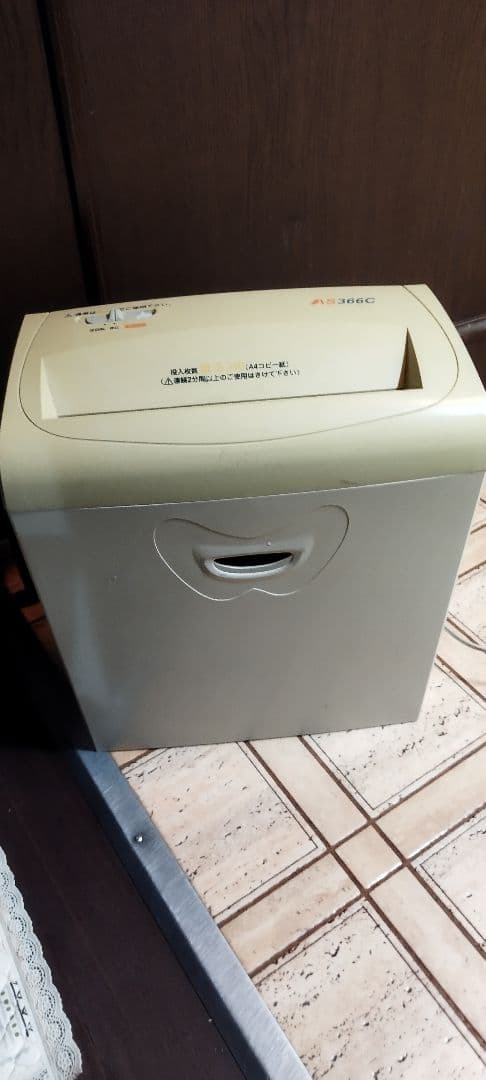 AS366C シュレッダー クリーム色 中古品