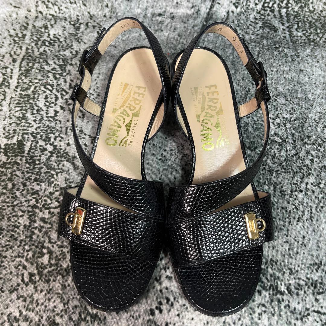 サルヴァトーレフェラガモ サンダル ブラック ガンチーニ