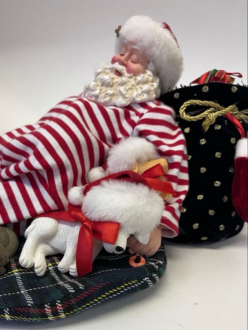POSSIBLE DREAMS サンタクロースフィギュリン お昼寝 人形