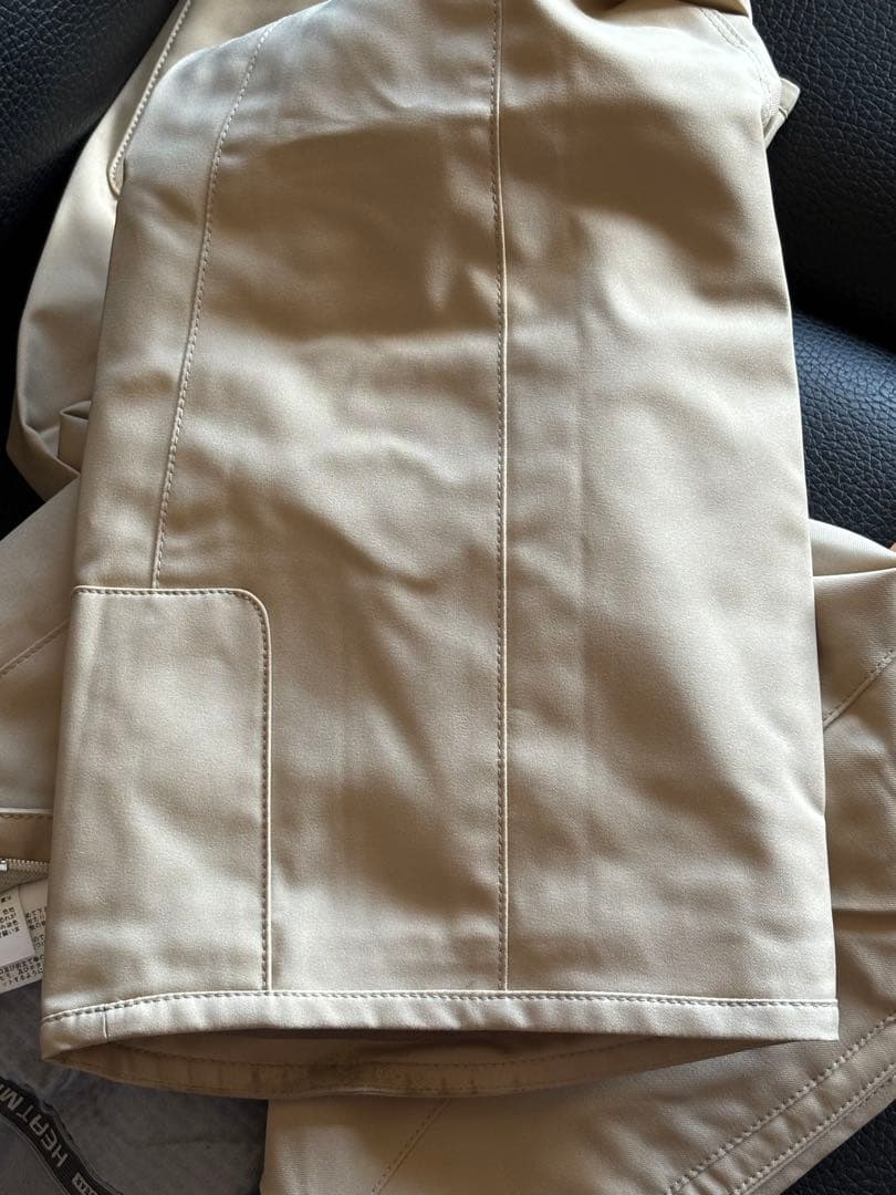 スキーウェア(女性用) フード付き淡い黄色