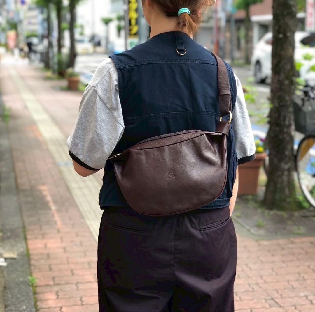 未使用級、正規保証★イルビゾンテ★クロスボディバッグ2way定価74,800円