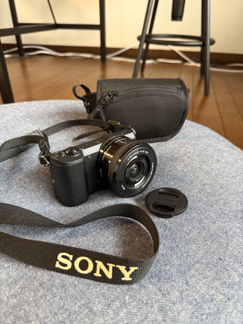 SONY α5100 黒　パワーズームレンズ、ケース、ストラップセット
