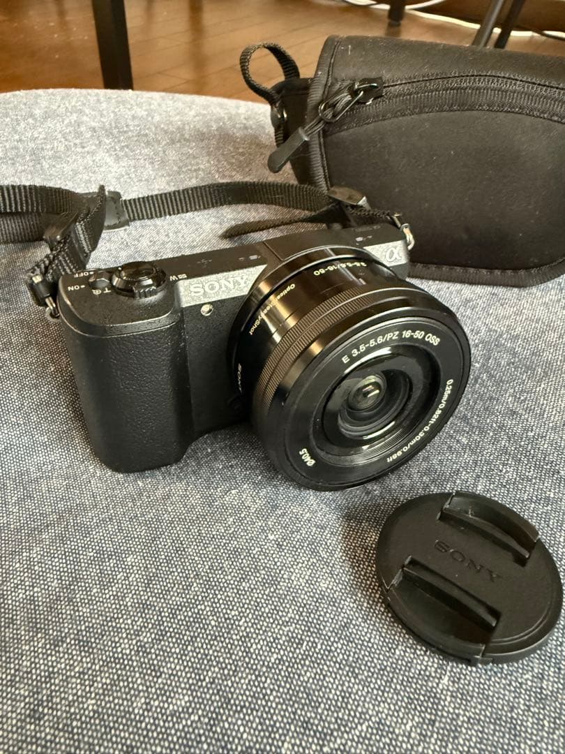 SONY α5100 黒　パワーズームレンズ、ケース、ストラップセット