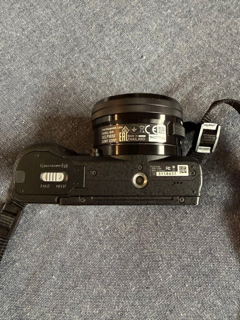 SONY α5100 黒　パワーズームレンズ、ケース、ストラップセット