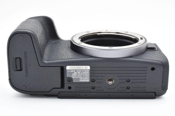 【美品】キャノン Canon EOS RP ボディ ミラーレスカメラ