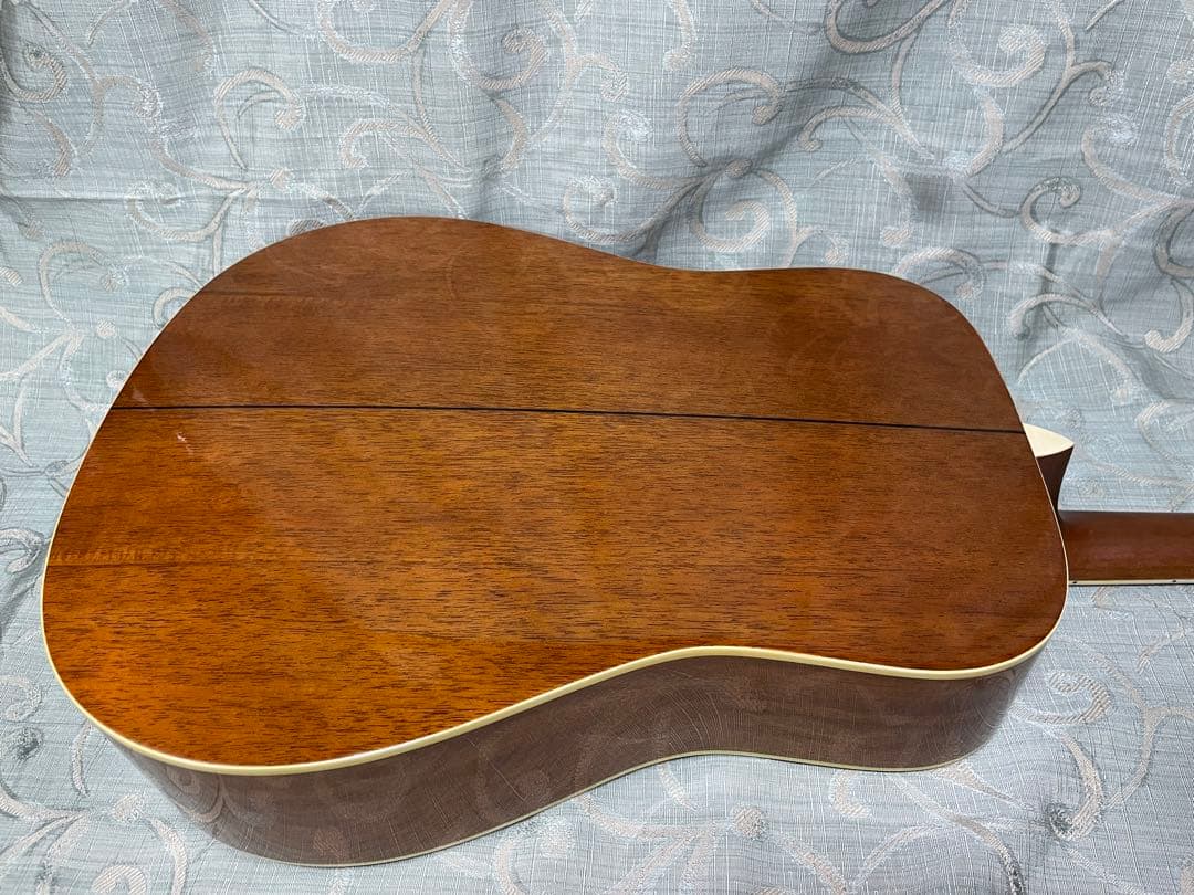 アコースティックギター ハードケース、チューナー付き