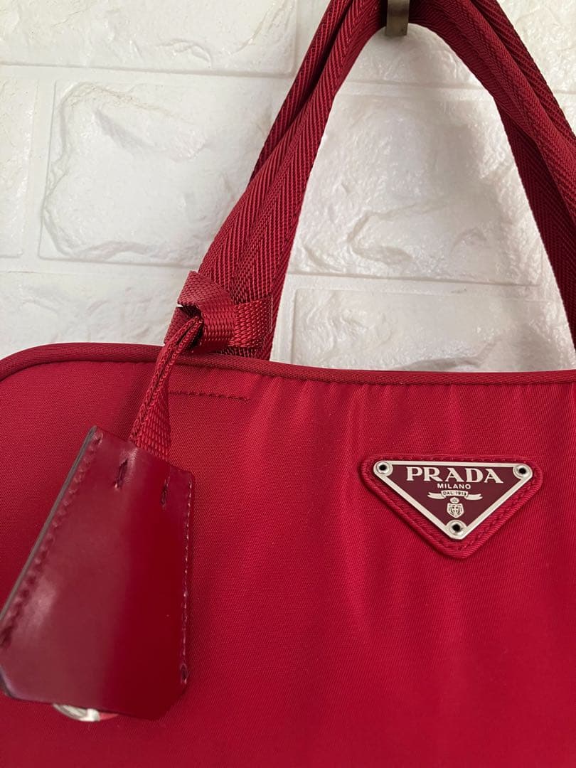 PRADA レッド　ナイロンハンドバッグ