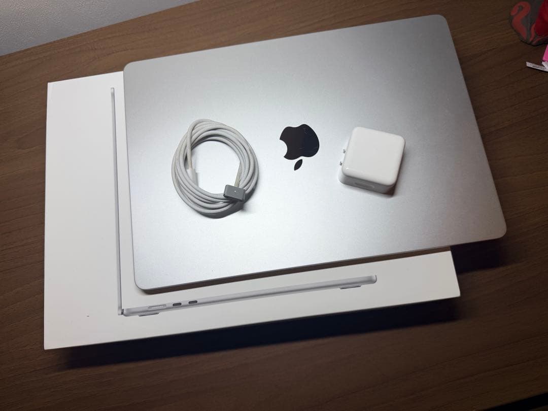 MacBook Air 15インチ (M3) / 16GB / 256GB