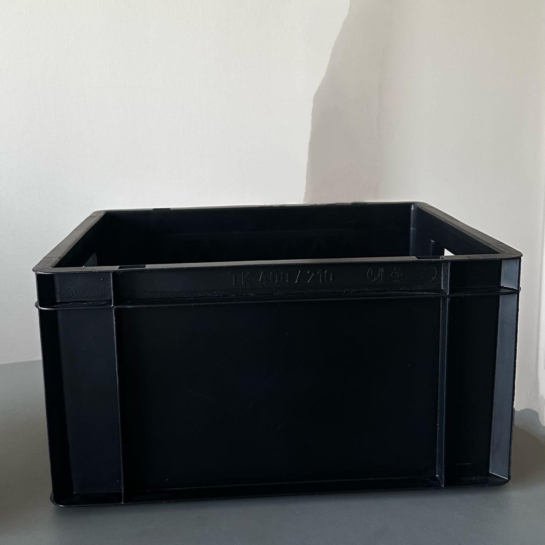 平林奈緒美 LOFT 黒プラスチックコンテナ