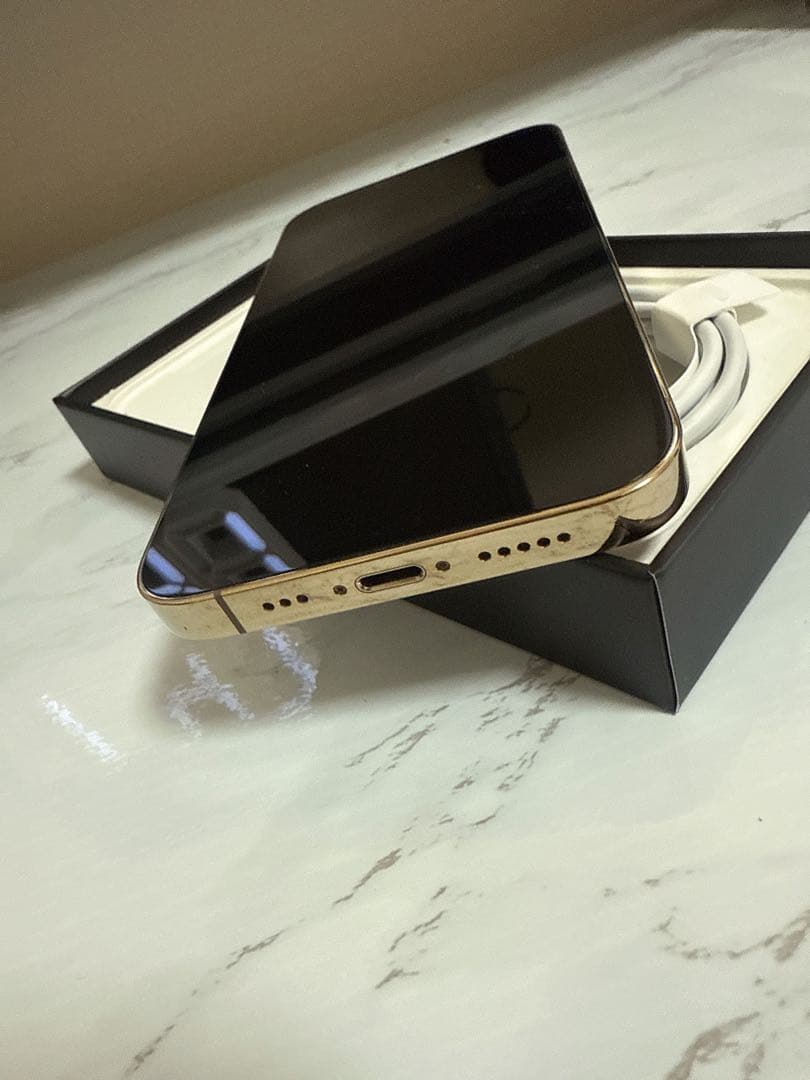 【極美品】 iPhone 13pro 256gb SIMフリー