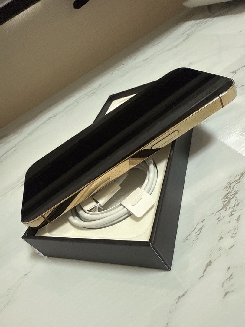 【極美品】 iPhone 13pro 256gb SIMフリー