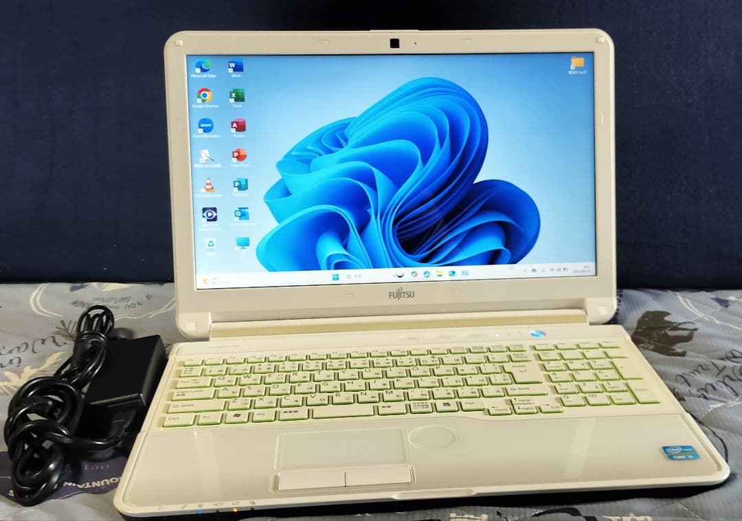 2月23日迄お値下　富士通CPUi3 メモリ8GB Office2021筆まめ等