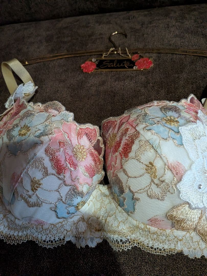 サルート、03グループブラジャーD70サイズ。