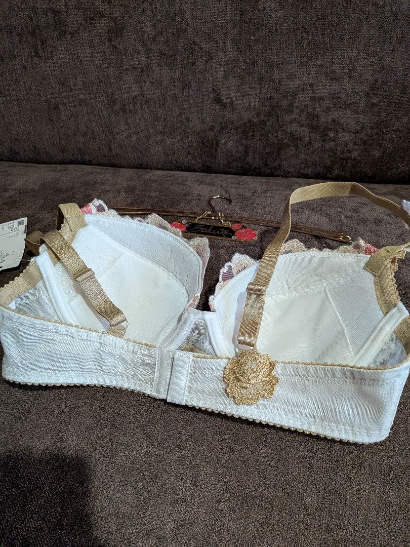 サルート、03グループブラジャーD70サイズ。