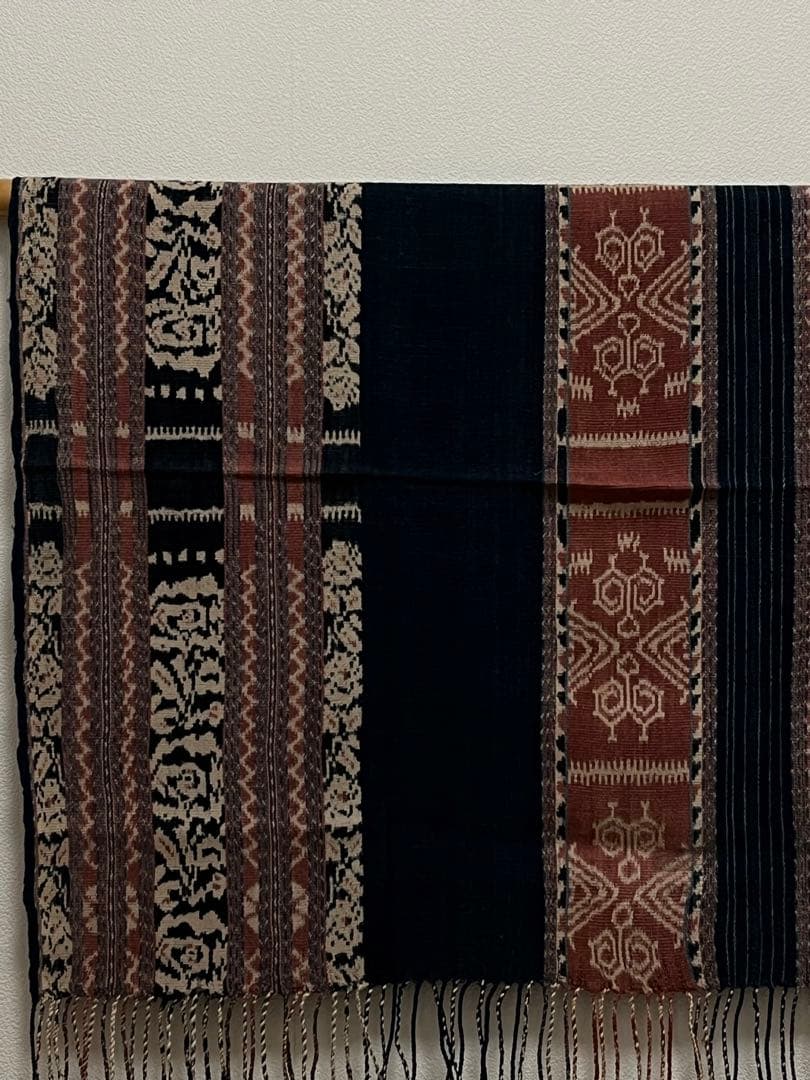 60年位前にインドネシアのヌサトゥンガラ諸島サウ島で手織りされたイカット。