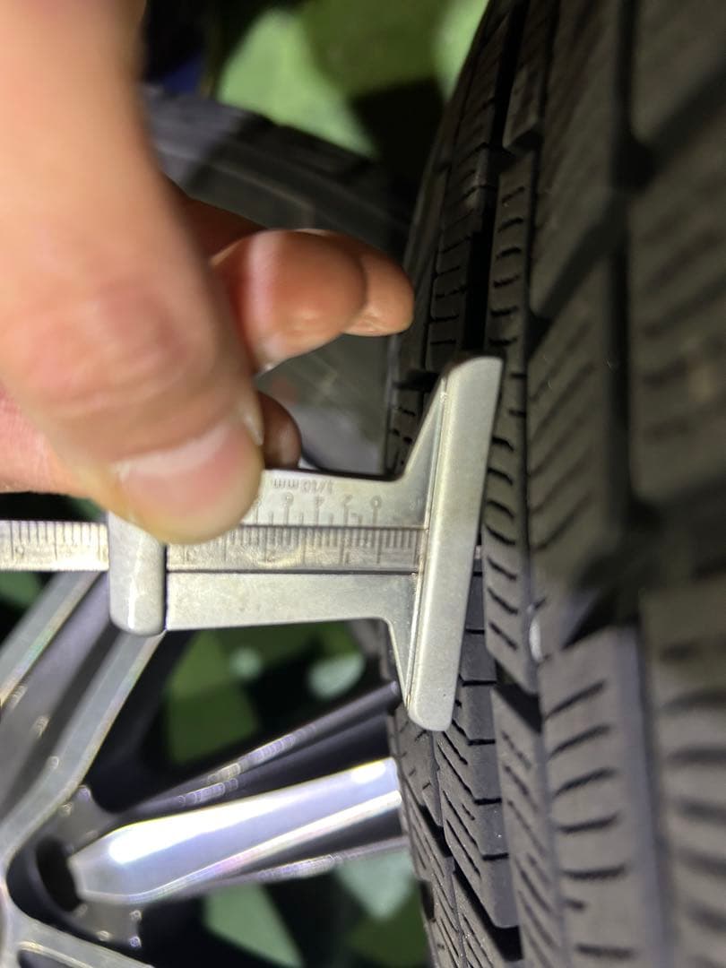 ノア 80ヨコハマスタッドレスタイヤ16インチ