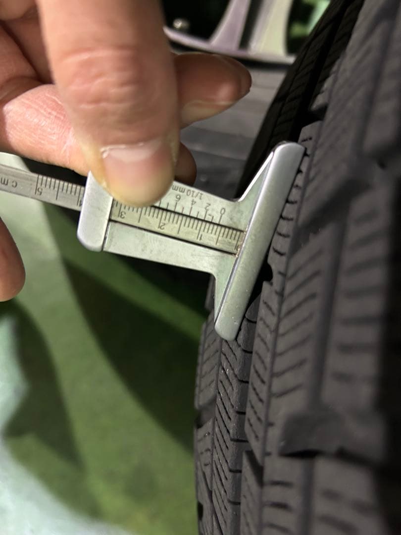 ノア 80ヨコハマスタッドレスタイヤ16インチ