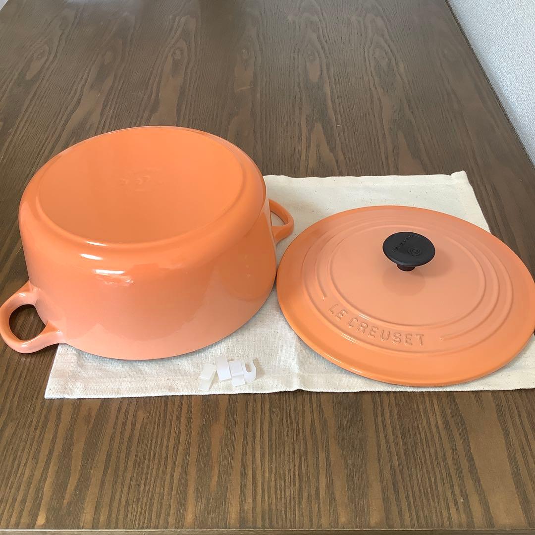 【未使用に近い】レア　LE CREUSETルクルーゼ　ココットロンド　鍋22cm
