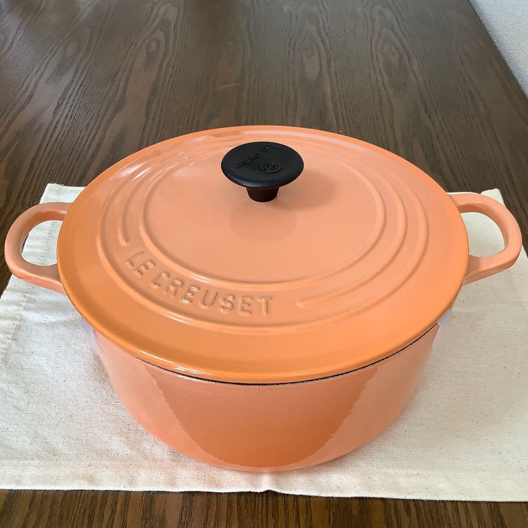【未使用に近い】レア　LE CREUSETルクルーゼ　ココットロンド　鍋22cm
