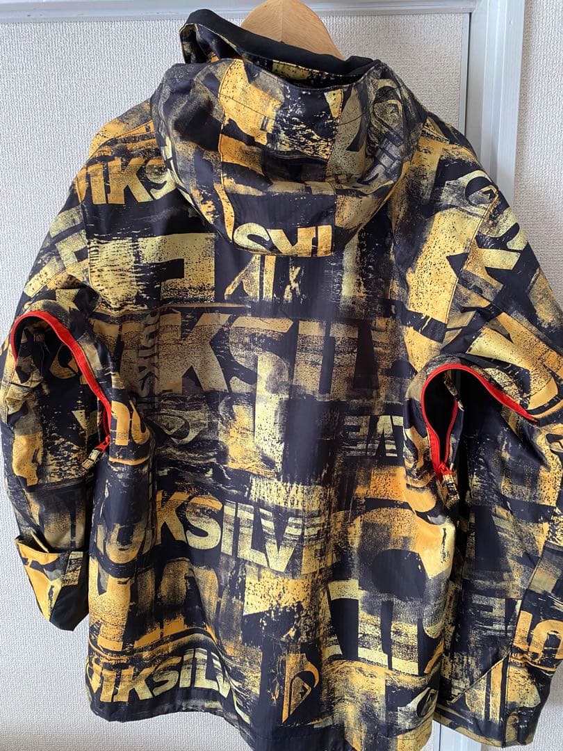 【美品〕クイックシルバー　スノーウェア　総柄　Sサイズ　送料無料！