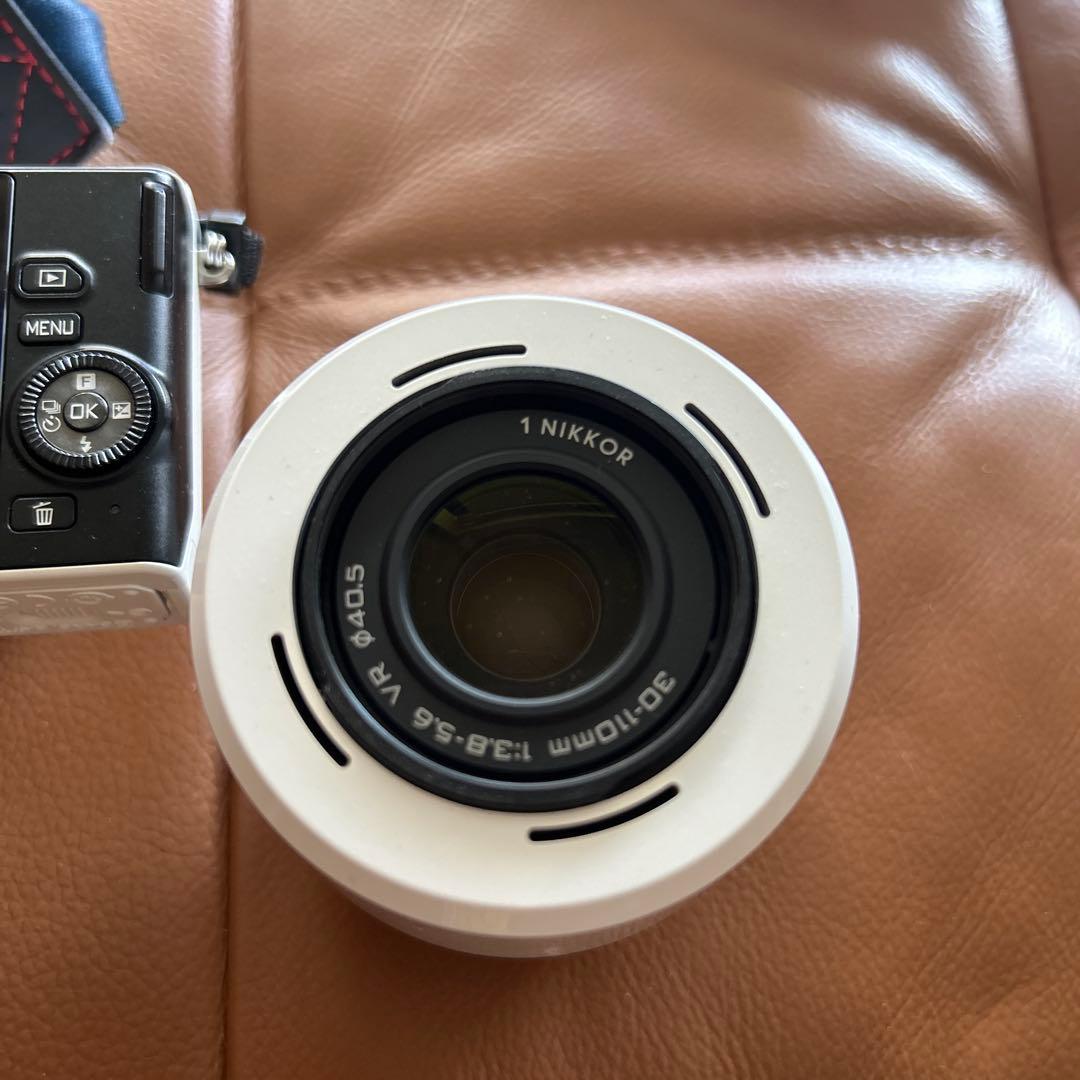 Nikon 1 ホワイト デジタルカメラ 本体　レンズ付き
