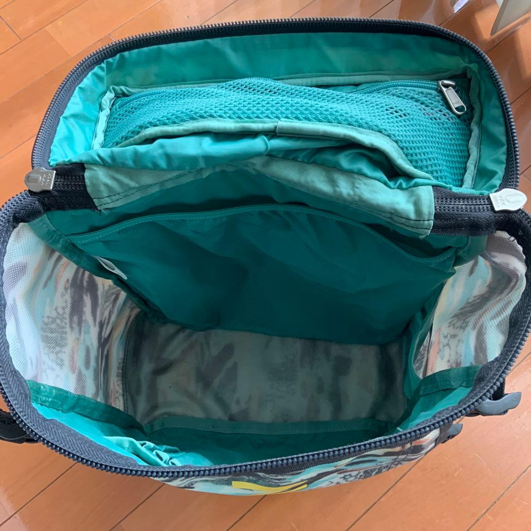 ノースフェイス　ヒューズボックス　リュック　防水　バッグ　キッズ