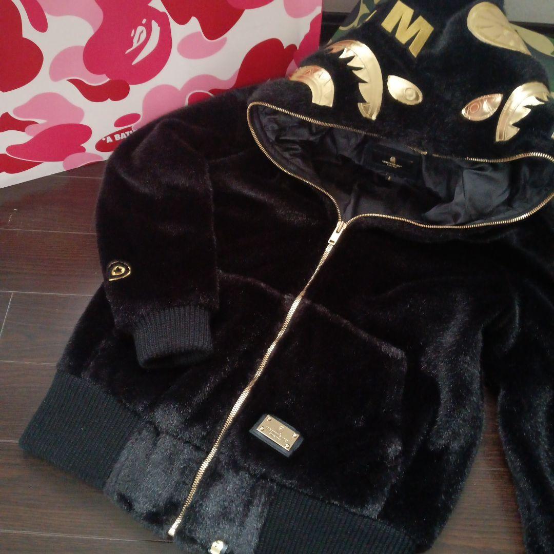 アベイシングエイプ　FAUX FUR シャークパーカー shark BAPE