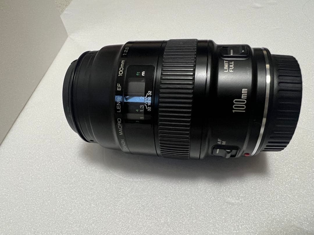 Canon EF 100mm f/2.8 マクロレンズ