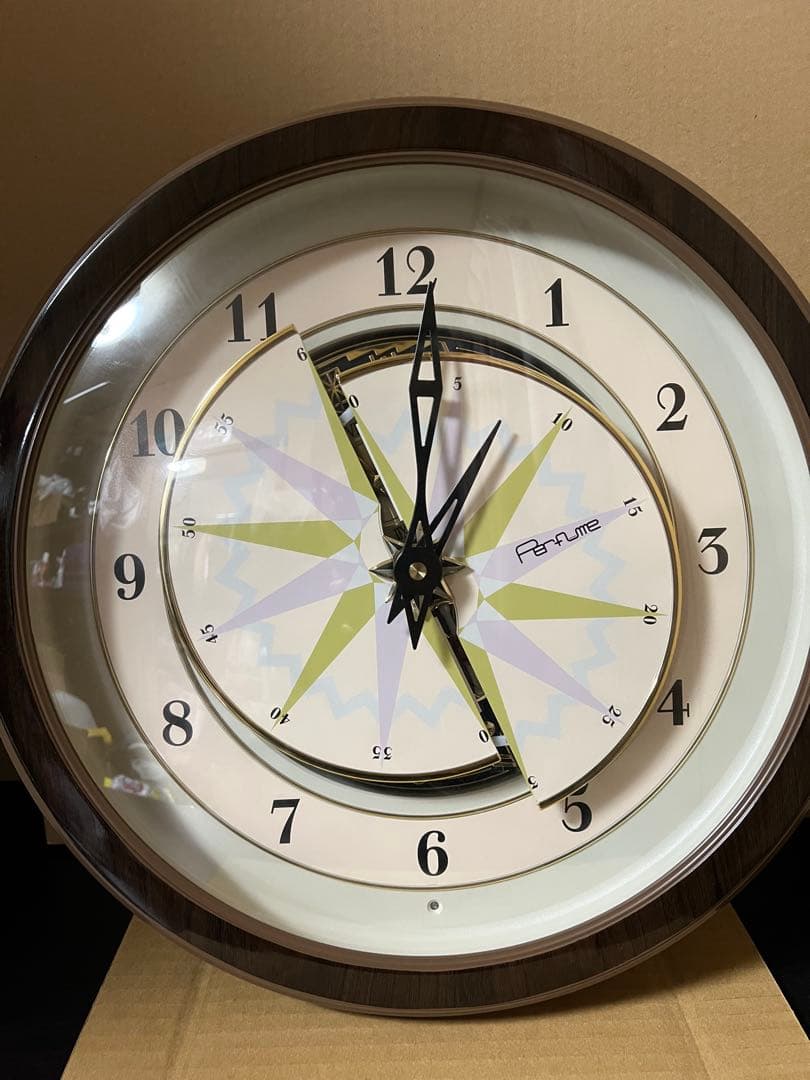 Perfumeオリジナル からくり時計 ＆ 台座セット