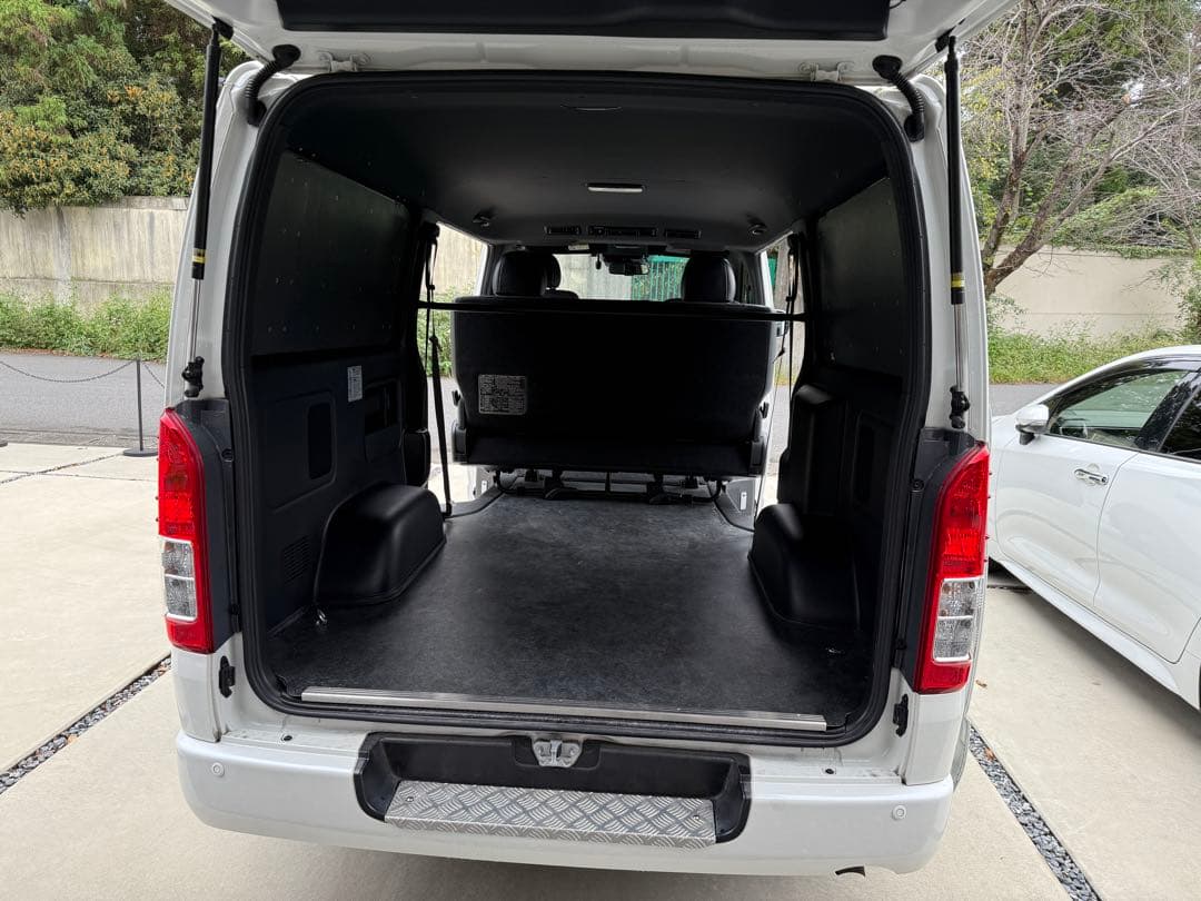 ハイエースSGL 標準ボディ 重歩行用シート　LINES製　パワースライドあり用