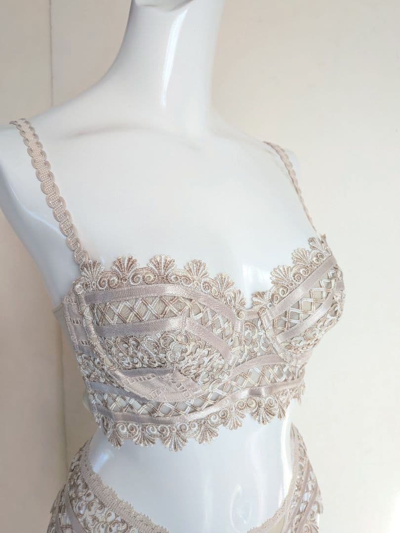 フランス高級ランジェリー　Ravage　ブラ　タンガ　ガーターベルト　セット