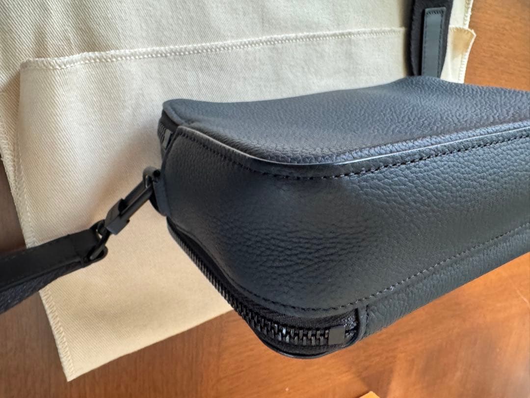 ルイ・ヴィトン　アルファ・ウェアラブルウォレット