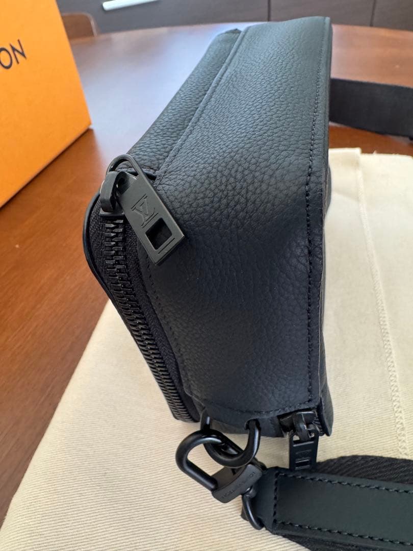 ルイ・ヴィトン　アルファ・ウェアラブルウォレット