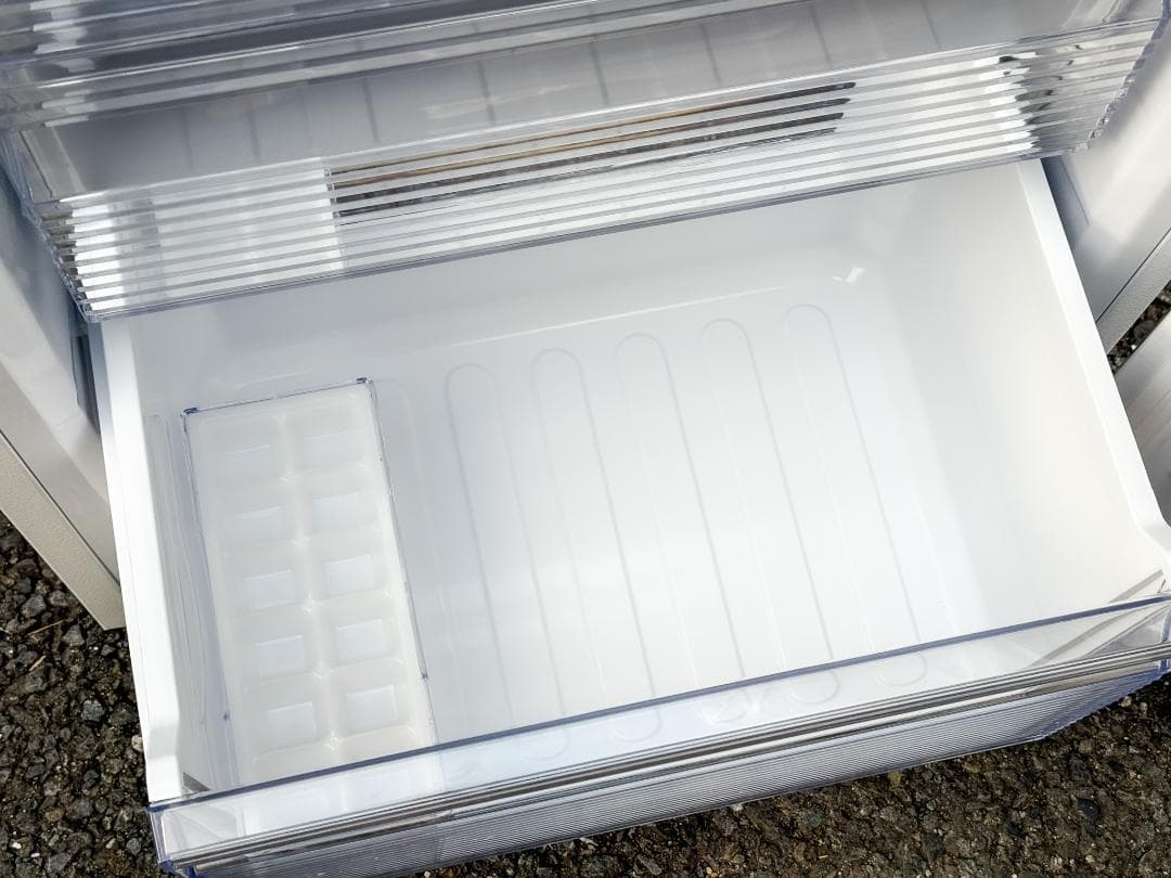 高年式　2023年製 SHARP 冷蔵庫 310L 大容量 家庭用 省エネ