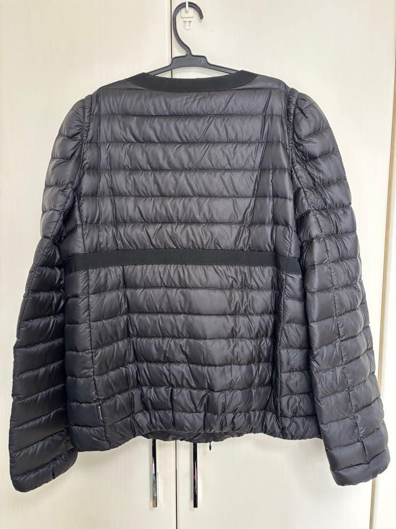 Moncler モンクレール ライトダウンジャケット