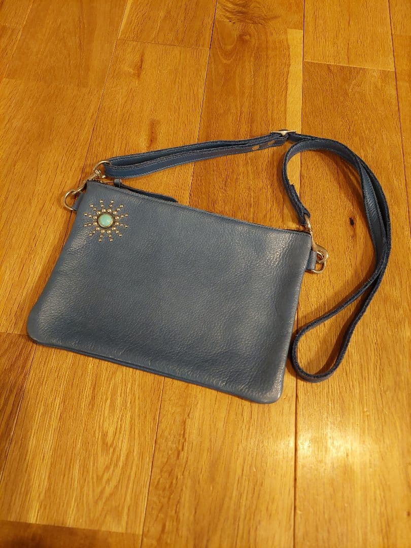 HTC　サコッシュ　ショルダーバッグ　ブルーレザー　ターコイズ　スタッズ