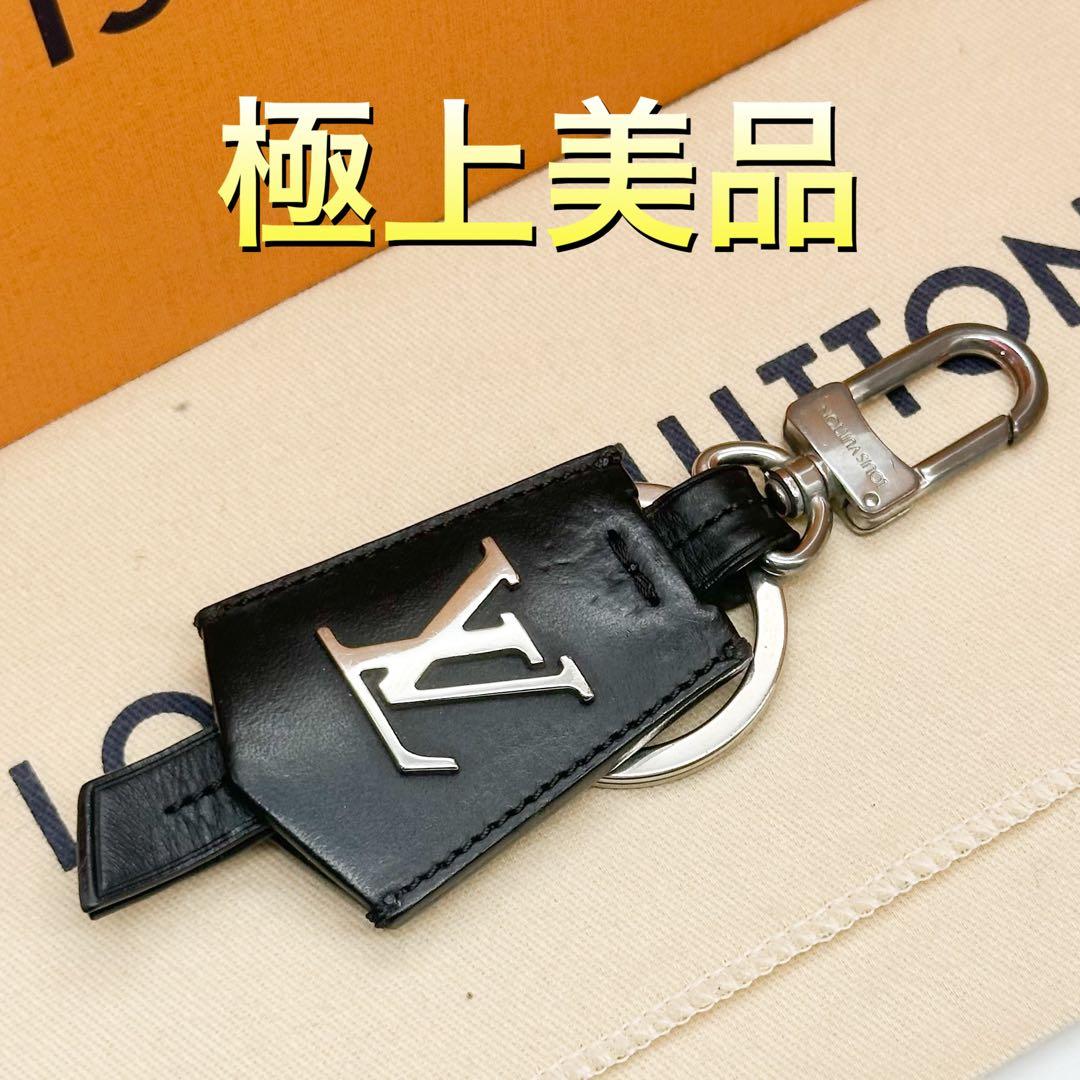 ルイヴィトン キーホルダー クロッシュ クレ ロゴ キーリング チャーム LV