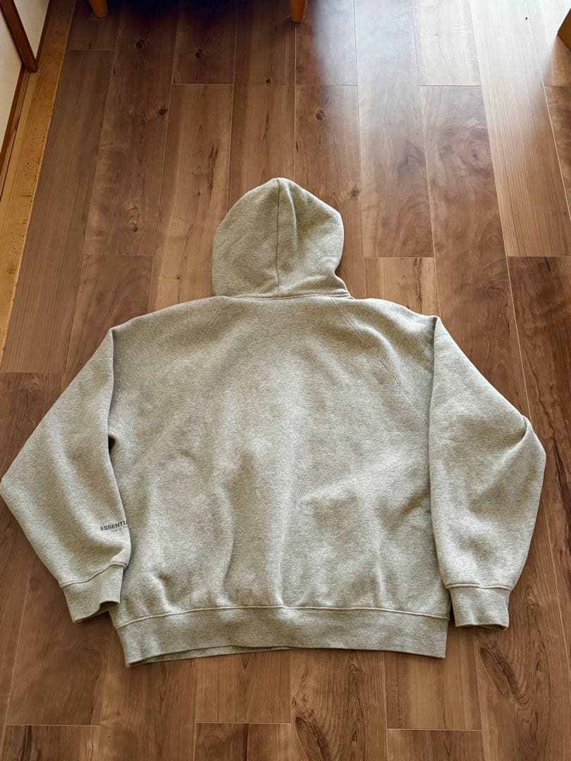 ESSENTIALS グレー フード付きパーカー